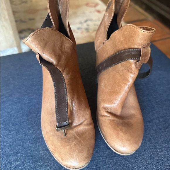 Verro Cuoio Italian brown leather ankle boots
size 36 EU (US 6) - Picture 2 of 4